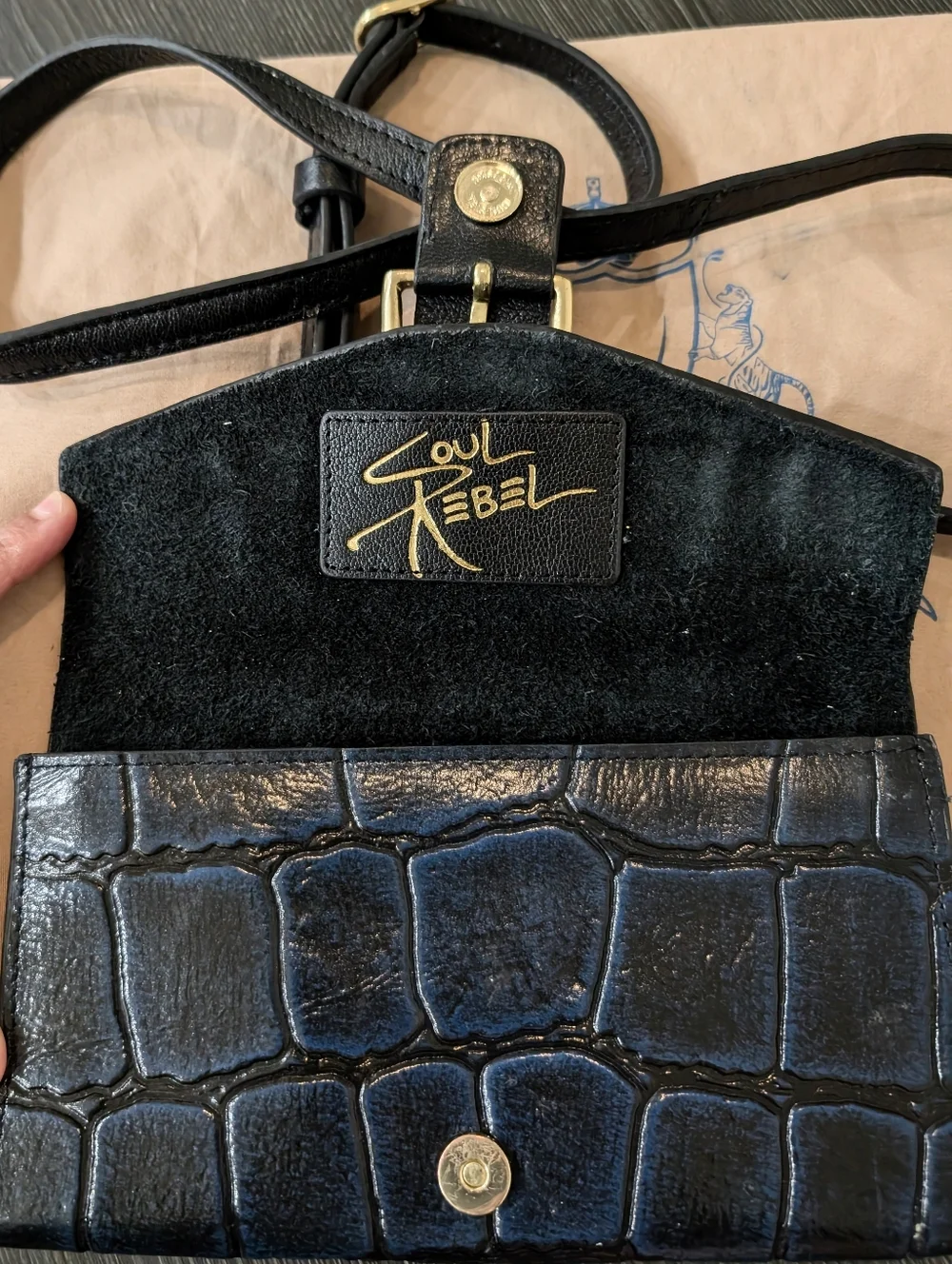 HiDesign Dark Blue Leather Crossbody Wallet Bag - Picture 2 of 5